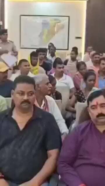 डेहरी में एसपी राज ने जनता दरबार में सुनीं 35 परिवादियों की शिकायतें