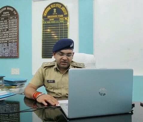 सहार थाना
भोजपुर पुलिस की बड़ी कार्रवाई: सहार थानांतर्गत हत्या कांड के मुख्य अभियुक्त चुल्लू पाण्डेय गिरफ्तार।