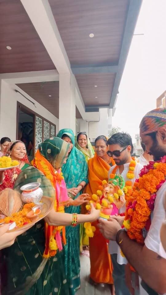 हे विघ्नहर्ता मंगलकार्ता आपकी सदा जय हो 🙏
आपके चरणों में कोटि कोटि प्रणाम बप्पा । आपका बहुत बहुत धन्यवाद गणपति महाराज मेरे घर खुशियां लाने के लिए । आपकी सदैव जय हो ।
गणपति बप्पा मोरया
मंगल मूर्ति मोरया🙏
