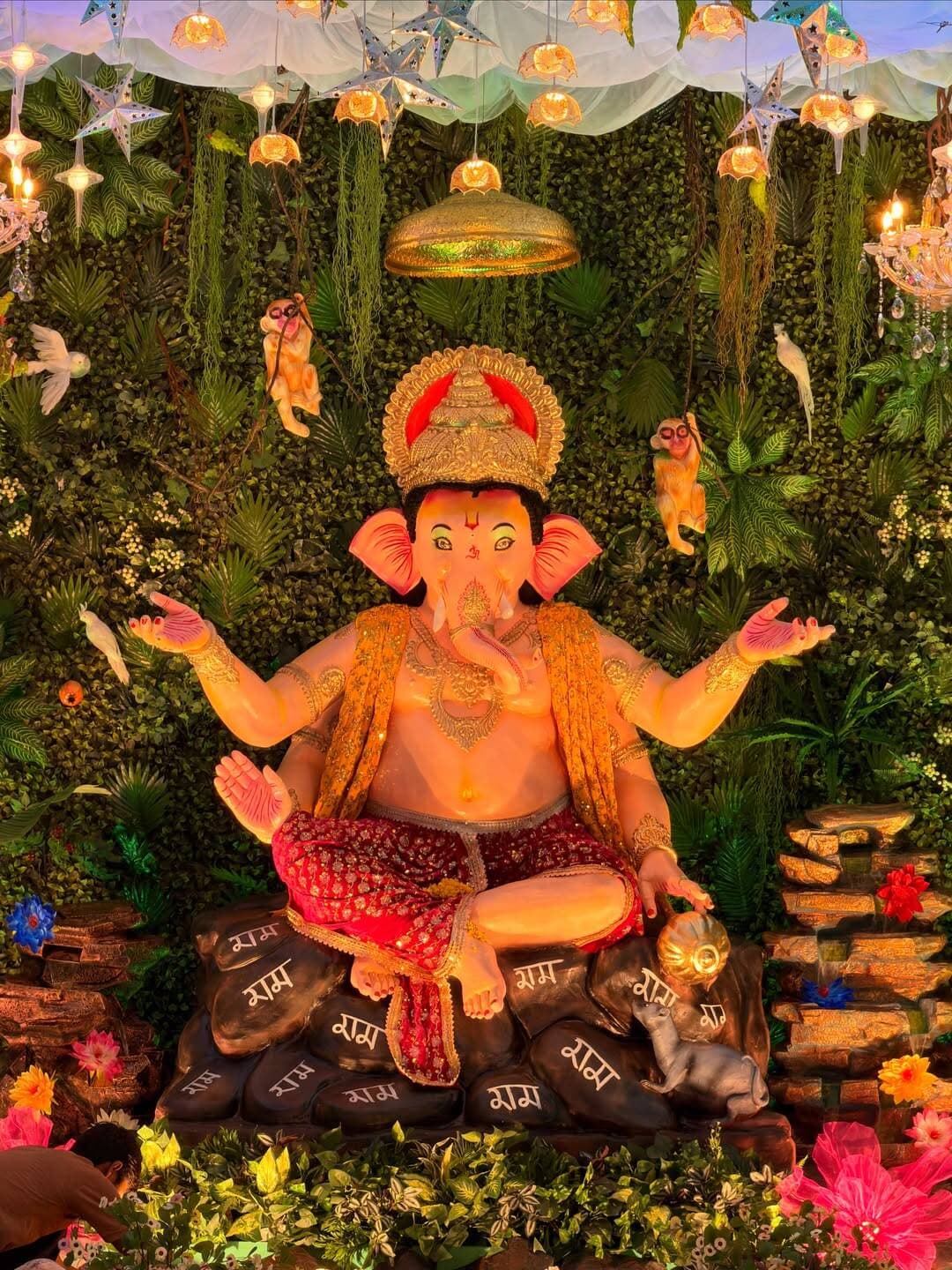 श्री गणेश जी पांडाल ✨🌸
Day-1 _ जयराम पूरा इंदौर📍
Daily Update Follow _ @creativeindoree 😎
.
.
#ganpatibappa #ganeshchaturthi #ganpatipandal #indore #bappa