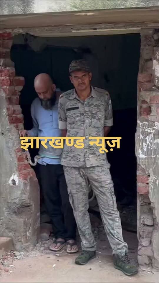#वासेपुर में गैंगस्टर प्रिंस खान के भाई बंटी की पिटाई,पुलिस परेड के दौरान स्थानीय युवकों ने किया लपट थप्पड़! पुलिस ने युवकों को खदेड़ा