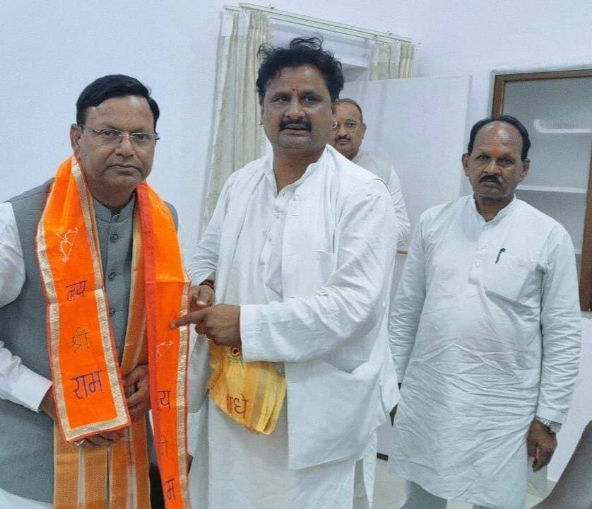 बीजेपी प्रदेश अध्यक्ष पंकज चौधरी का रायबरेली में BJP नेता पुष्पेंद्र सिंह पूर्व सदर विधानसभा प्रत्याशी ने पीडब्ल्यूडी गेस्ट हाउस में किया स्वागत,बीजेपी जिला अध्यक्ष बुद्धिलाल पासी के नेतृत्व में स्वागत का हुआ कार्यक्रम
BJP INDIA