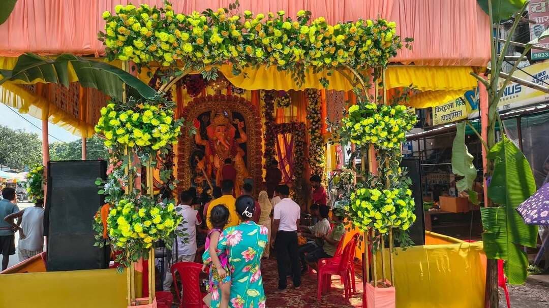 গণেশ চতুর্থী উপলক্ষে সোমবার পানিট্যাংকিতে গণেশ পুজোর আয়োজন করা হয়। পানিট্যাংকি গণেশ পুজো কমিটির উদ্যোগে আয়োজিত এই পুজোকে ঘিরে এলাকায় উৎসবের আবহ তৈরি হয়।