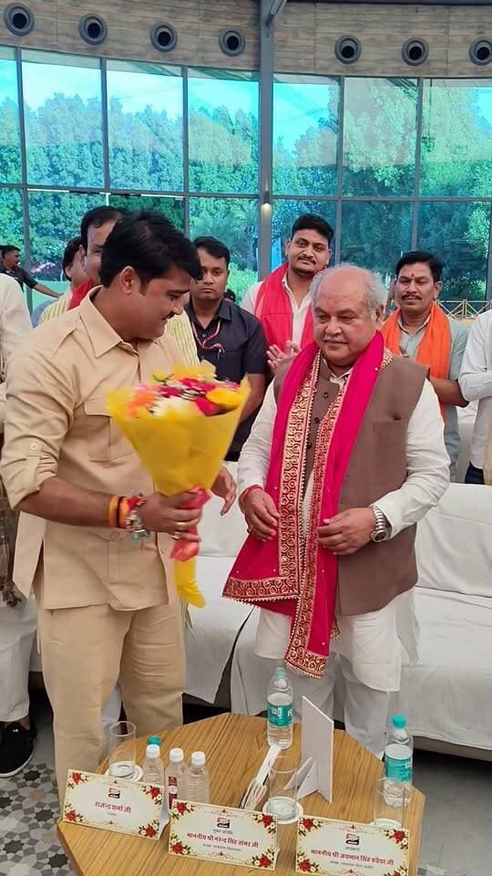 आज से विराजमान हुए गणपति बप्पा
चारों और गणपती बप्पा की धूम।
शुभ दिन के साथ शुरू हुआ खबर भारत
#ganpatibappamorya
#newsimpact
#gwalior
#NarendraSinghTomar
Narendra Singh Tomar
Devendra Pratap Singh Tomar
Rajendra Sharma
Sadiq Khan Meo Shanu