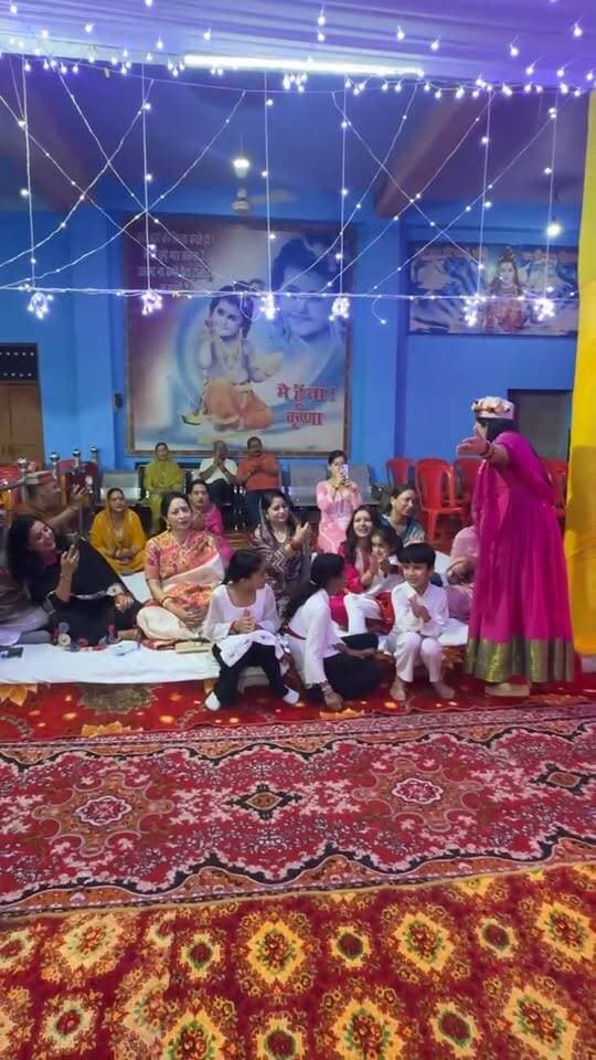 गणेश चतुर्थी के उपलक्ष्य में सेवा युवा मंडल द्वारा आयोजित पहली भक्ति संगीत संध्या में जोनी ठाकुर ने बांधा भक्ति पूर्ण समाँ। देखें लाइव Live
#nonfollowersfriends #jogindernagar_mandi_himachal #facebookreelsviral #GaneshChaturthiSpecial #lordganesha #follow Indian National Congress - Himachal PradeshBlock Congress Committee Joginder NagarBJP Himachal PradeshPunjab Kesari / HimachalIndian National CongressDC Mandi