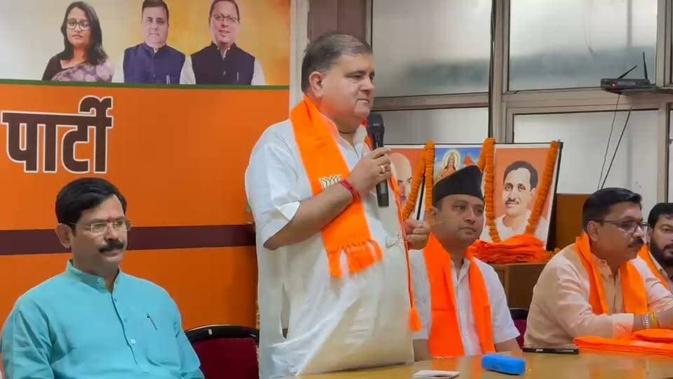 पाटी नगर पंचायत अध्यक्ष समेत 31 जनप्रतिनिधियों ने थामा भाजपा का दामन https://champawatkhabar.com/31-public-representatives-including-pati-nagar-panchayat-president-joined-bjp/