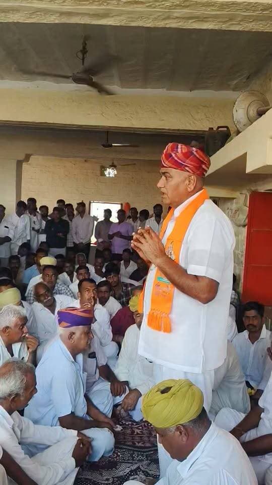 शेरगढ विधायक बाबूसिंह राठौड़ ने भाजपा के प्रचण्ड बहुमत से जीत होने पर सबसे पहले चामुण्डा माता के मंदिर पहुंचे। माताजी के दर्शन करने के बाद वहां पर मौजूद कार्यकर्ताओं का आभार प्रकट करते हुऐ कहा कि यह जीत नगरपालिका में पिछले ढाई साल में करवाये गये विकास कार्यो का नतीजा है। जनता ने विकास को जीताया है। बालेसर नगरपालिका में पीएम आवास योजना,ढाणी ढाणी तक सड़के,बालेसर में शानदार पार्क,साफ,सफाई और कचरा संग्रहण के लिए गाड़ियो की व्यवस्था, सहित सैकड़ो की तादाद में हुऐ विकास कार्यो का नतीजा है। विकास की गंगा ऐसे ही बहेगी । जनता का तहेदिल से आभार ।
