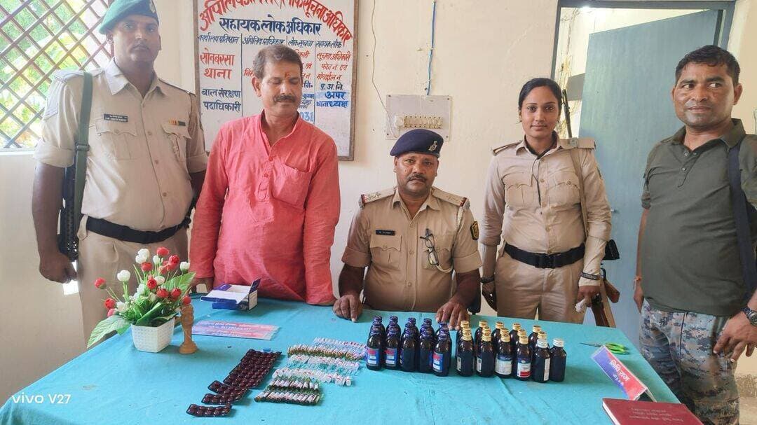 <nis:link nis:type=tag nis:id=सोनबरसा nis:value=सोनबरसा nis:enabled=true nis:link/> के पटेल नगर स्थित एक दुकान में <nis:link nis:type=tag nis:id=पुलिस nis:value=पुलिस nis:enabled=true nis:link/> की छापेमारी, प्रतिबंधित नशीले पदार्थ बरामद। कार्रवाई में 31 बोतल प्रतिबंधित कफ सिरप, 92 पीस इंजेक्शन और 80 पीस टैबलेट बरामद किए गए। मामले में नरकटिया निवासी जितेंद्र साह को गिरफ्तार किया गया है।
<nis:link nis:type=tag nis:id=न्यू़जबिहारकीआवाज nis:value=न्यू़जबिहारकीआवाज nis:enabled=true nis:link/> <nis:link nis:type=tag nis:id=newsbiharkiaawaj nis:value=newsbiharkiaawaj nis:enabled=true nis:link/>