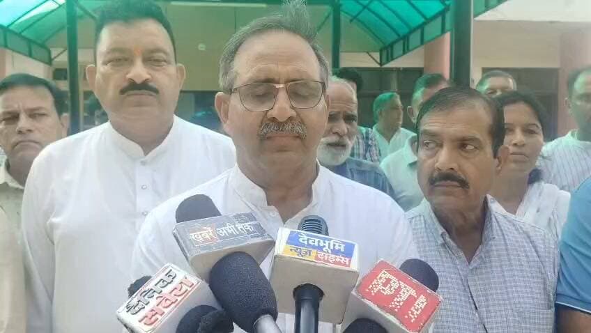 नैना देवी क्षेत्र की विभिन्न समस्याओं को लेकर विधायक रणधीर शर्मा की अगुवाई में उपायुक्त को सौंपा ज्ञापन