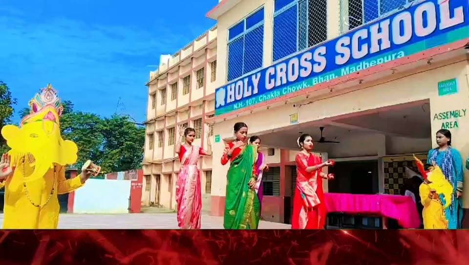 हिन्दी दिवस पर हॉली क्रॉस स्कूल में रंगारंग कार्यक्रम, हिन्दी के सम्मान और संरक्षण का लिया संकल्प