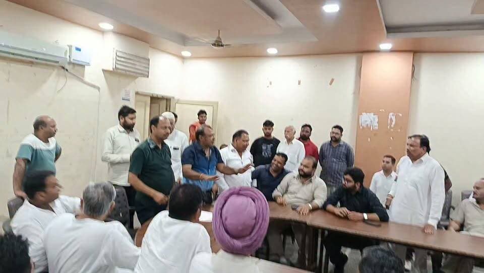 #संगरिया व्यापार मंडल के चार पदाधिकारी ने व्यापार मंडल के समस्त व्यापारियों का समर्थन करते हुए इस्तीफा देने की बात कही