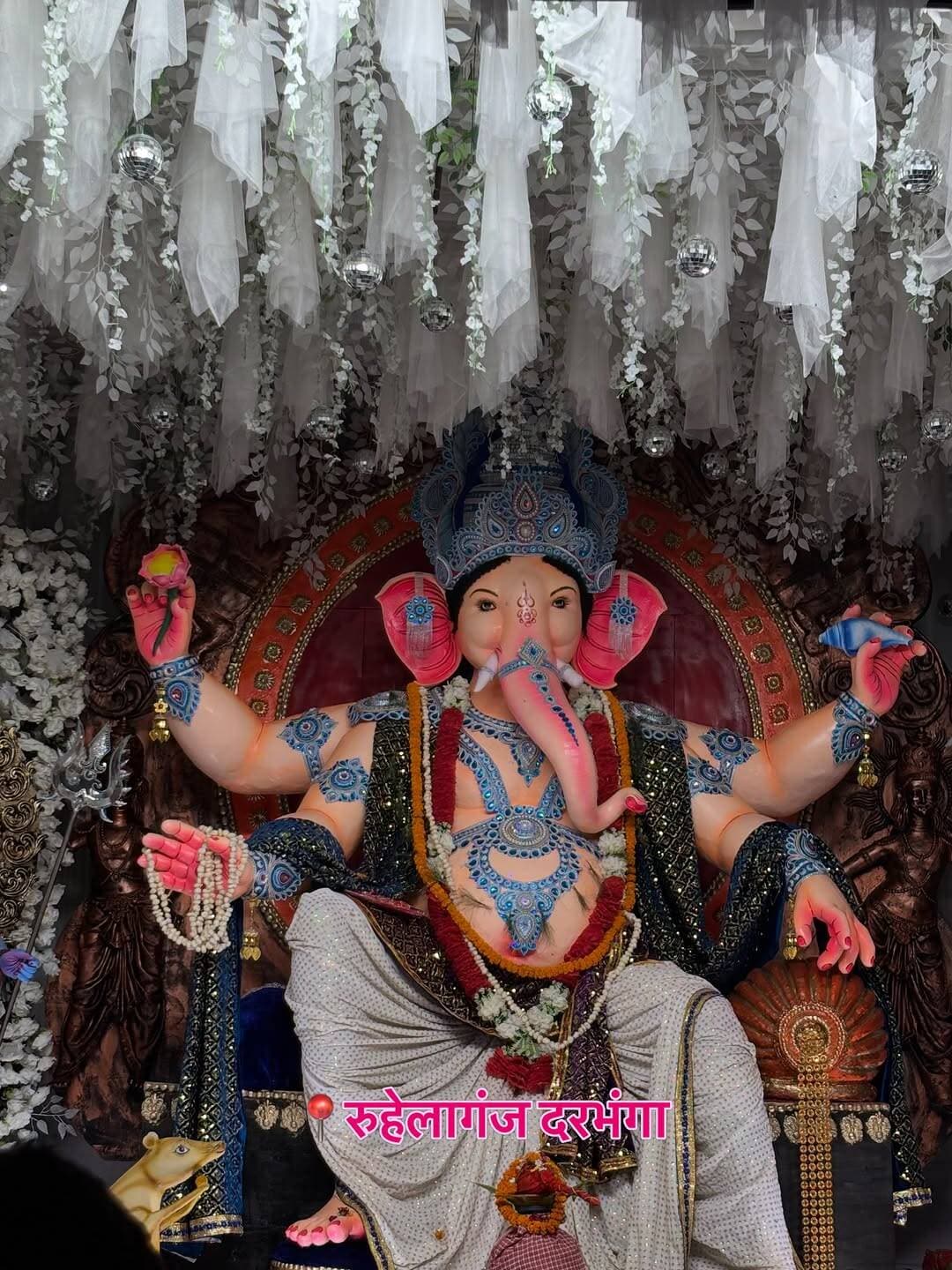 🙏 दरभंगा के विभिन्न पूजा पंडालों में विराजमान गणपति बप्पा के प्रथम दर्शन! 🌺✨
गणपति बप्पा मोरया! 🙏❤️
आप सभी भक्तों पर विघ्नहर्ता श्री गणेश जी की कृपा बनी रहे। गणेश चतुर्थी की हार्दिक शुभकामनाएं! 🌼
📍 दरभंगा, बिहार
#darbhanga #ganeshutsav #ganpatibappa #mithila #trending