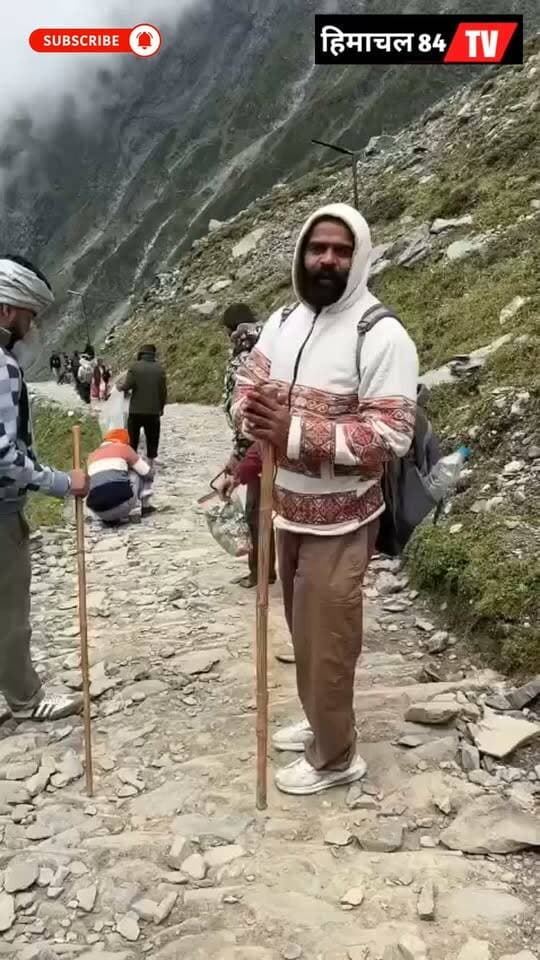 भोलेनाथ की भक्ति का अनोखा रूप! यात्रा मार्ग से कचरा उठाकर श्रद्धालु ने पेश की सच्ची आस्था की मिसाल
सिर्फ कैलाश दर्शन नहीं, स्वच्छता भी सेवा—मणिमहेश यात्रा में श्रद्धालु ने दिखाई अनूठी भक्ति