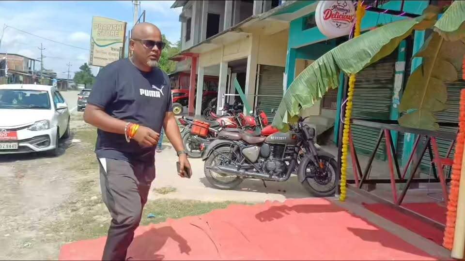 মাজুলীৰ সোনাৰীআটি চাৰিআলিত মুকলি নতুন ৰেষ্টুৰেণ্ট 'Mrinmois Deliciuos'
জন্মদিন অথৱা বিবাহ বাৰ্ষিকিৰ পাৰ্টি দিব পাৰিব আপোনাৰ মন পচন্দত ---
#hilight #mrinmos Delicious