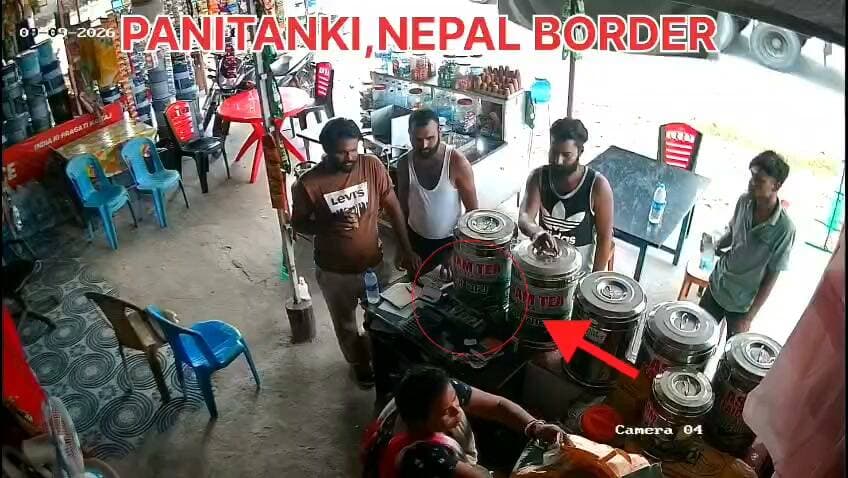CCTV ক্যামেরা বন্দি চুরির ঘটনা।
#highlight #everyone #viralreels #viralpost #flowers