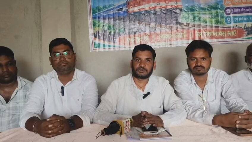 मेराल-भवनाथपुर-चोपन रेल लाइन पर परिचालन की मांग को लेकर संघर्ष समिति की बैठक....। झारखंड दृष्टि न्यूज
