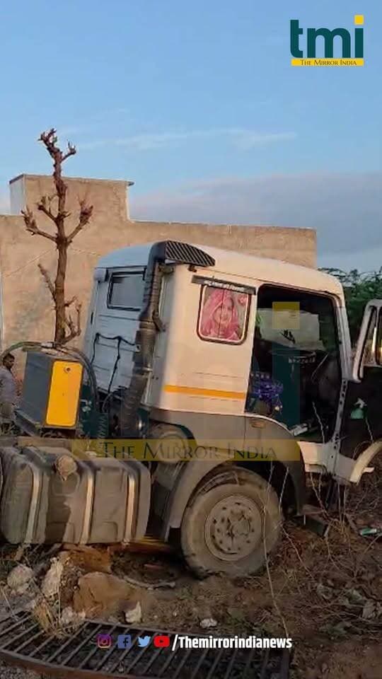 तखतगढ़ में अनियंत्रित ट्रेलर खड्डे में गिरा, चालक बाल-बाल बचा
#takhatgarh #marudharaaina #TMInews #Bigbreaking #accident