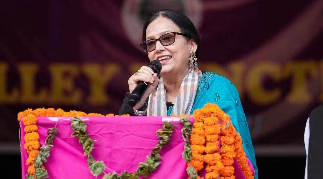 राज्य महिला आयोग की अध्यक्ष एवं संगठन में लंबे समय से ज़िला से लेकर केंद्र स्तर तक विभिन्न पदों को सुशोभित करने वाले विद्या नेगी को Kullu Times परिवार की और से जन्मदिवस की हार्दिक बधाई एवं शुभकामनाएं l
Negi Vidya 🌹🌹🌹🌹