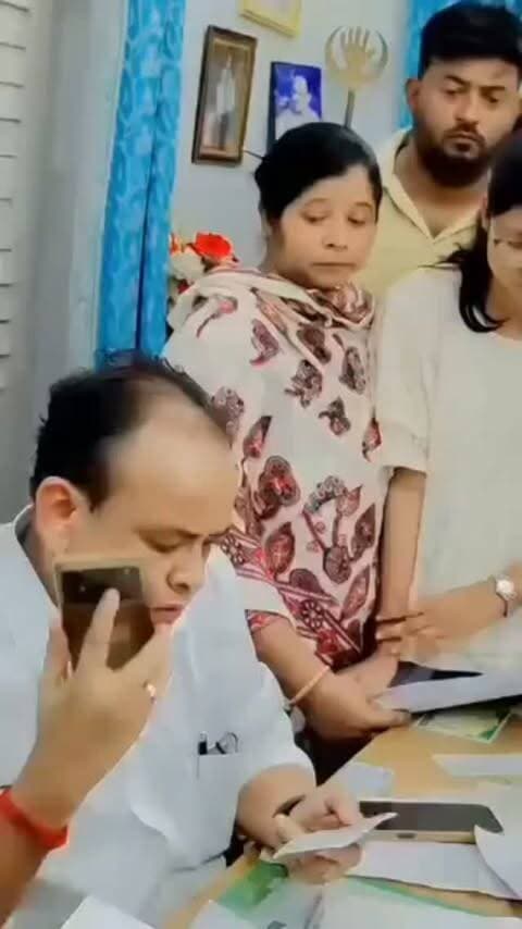 Health minister irfan ansari sir ka video viral ho raha hai
#irfanansari #JharkhandNews #meme #funnyvideo #deoghartalks
आपको क्या लगता है क्या सच में DDC सर थे call पर या गलत जगह लग गया फोन इरफान सर से