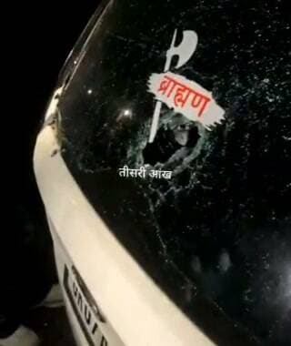 देर रात दो गुटों में विवाद, भाजपा युवा मोर्चा मंडल महामंत्री का वाहन क्षतिग्रस्त।
पौड़ी। सर्किट हाउस मोहल्ले में देर रात दो गुटों के बीच हुए आपसी विवाद के बाद भाजपा युवा मोर्चा के मंडल महामंत्री के वाहन में तोड़फोड़ किए जाने का मामला सामने आया है। बताया जा रहा है कि विवाद के दौरान वाहन को पूरी तरह क्षतिग्रस्त कर दिया गया। मामले की सूचना पुलिस को दे दी गई है और अब पुलिस पूरे घटनाक्रम की जांच में जुटी है। घटना के बाद शहर की रात्रि गश्त और सुरक्षा व्यवस्था को लेकर भी सवाल खड़े हो रहे हैं। बड़ा सवाल यह है कि क्या पौड़ी शहर में रात के समय पुलिस की प्रभावी गश्त नहीं हो रही है, या फिर युवाओं के हौसले इतने बुलंद हो गए हैं कि वे खुलेआम इस तरह की घटनाओं को अंजाम देने से भी नहीं डर रहे? खास बात यह है कि शहर के विभिन्न स्थानों पर सीसीटीवी कैमरे लगे हुए हैं। ऐसे में देखने वाली बात होगी कि पुलिस सीसीटीवी फुटेज के आधार पर आरोपियों तक कब पहुंचती है और इस घटना में शामिल हुड़दंगियों पर कब तक कार्रवाई होती है।