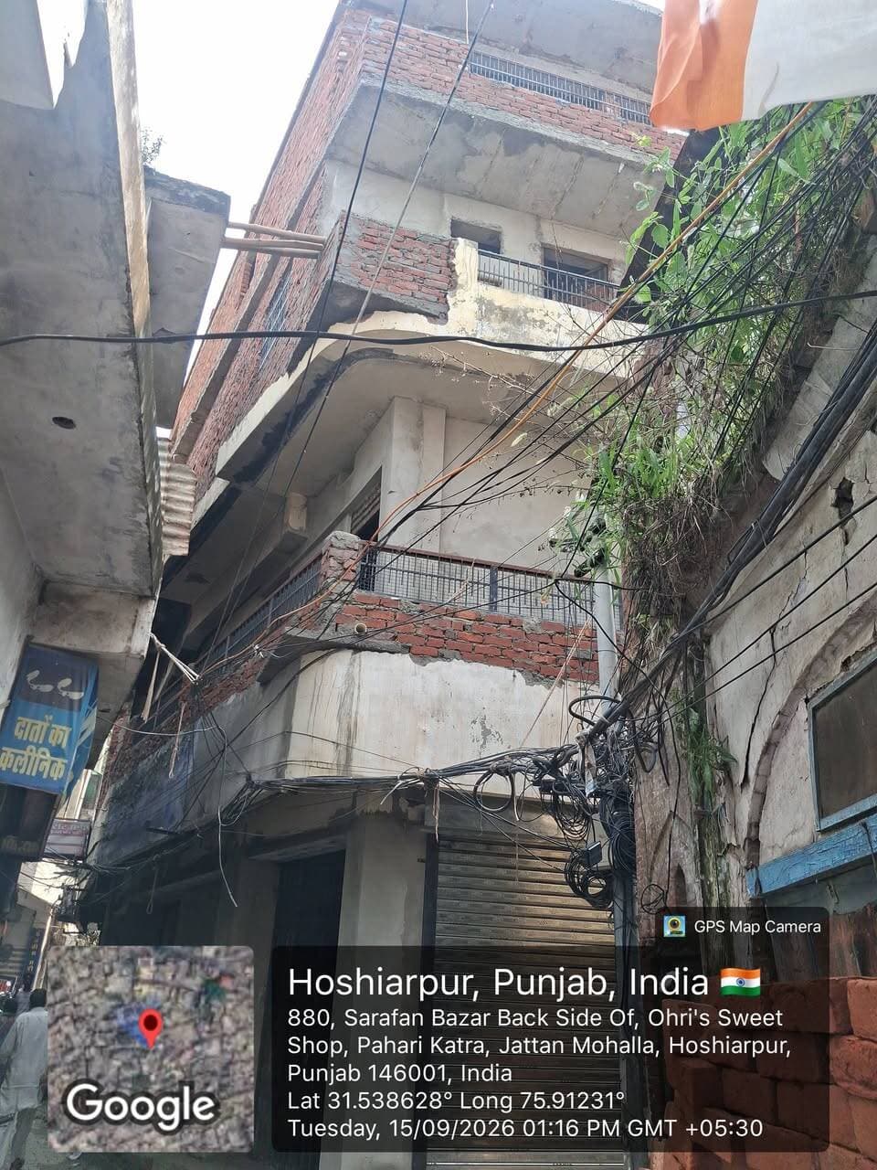 4 ਮੰਜ਼ਿਲਾਂ ਇਮਾਰਤ...
