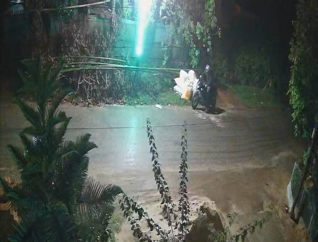 নারায়ণপুরে বাড়ির সামনে থেকে পালসার ১৫০ চুরি, সিসিটিভিতে দুই যুবকের ছবি।এয়ারপোর্ট থানায় অভিযোগ, দিনমজুরের বাইক উদ্ধারের দাবিতে সরব পরিবার ও এলাকাবাসী
বাইকের নম্বর: TR01AZ6398 | দ্রুত তদন্তের দাবি
#Narayanpur #BikeTheft #AirportPolice #TripuraNews
