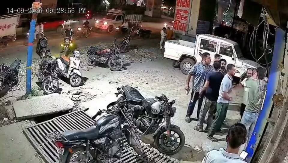 टीपी नगर में शराब के ठेके पर कर्मचारियों की दबंगई, ओवररेटिंग का विरोध करने दो युवकों को पीटा।