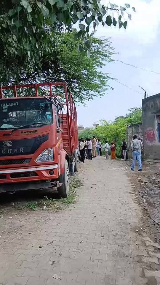 वर्षों पुराने पशु शेड पर चला बुलडोजर...
गौछी में नगर निगम की कार्रवाई पर भड़के लोग
#NagarNigam
#police
#bulldozer
#voiceoffaridabad
#Voiceoffreedom