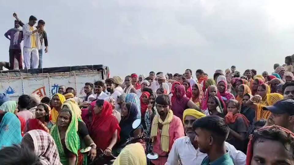 पवन सिंह के गृह जिला जवईनियाँ में अक्षरा सिंह