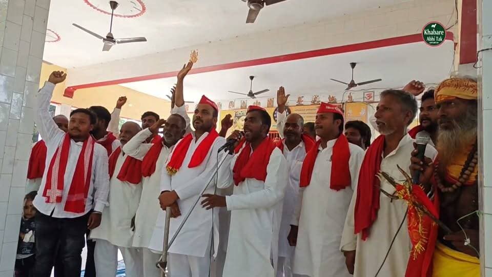 मऊ में गरीब समाज का प्रदर्शन, जमीन के पट्टे समेत कई मांगों को लेकर CM के नाम सौंपा ज्ञापन
#मऊ #गरीबसamाज #प्रदर्शन #KhabareAbhiTak