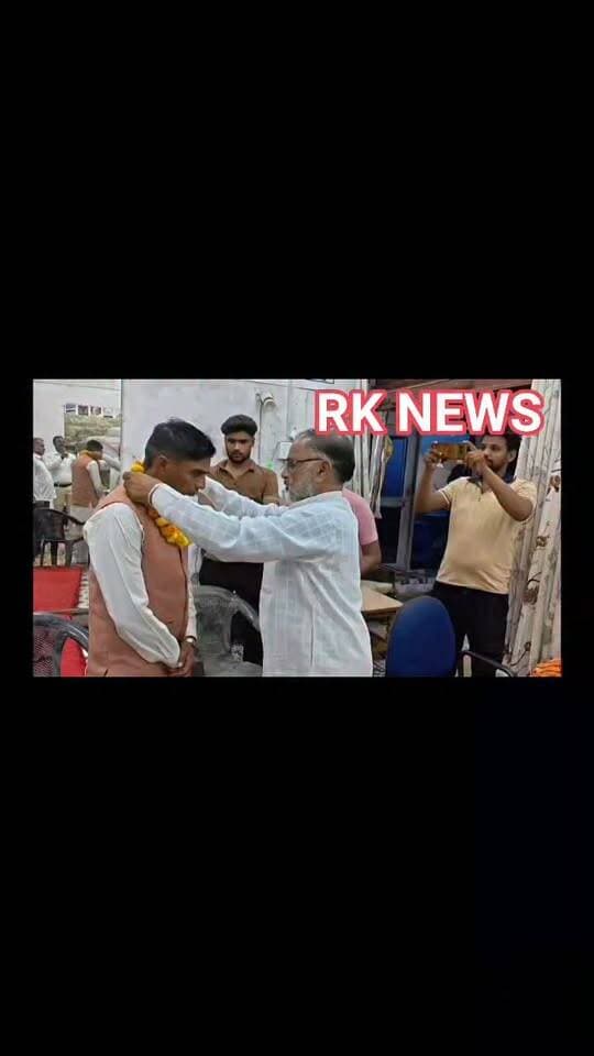 हिंडौन नेताजी की कटला में समता पार्टी के पूर्व प्रदेश अध्यक्ष हुकम सिंह कश्यप सहित लोगों ने नवनिर्वाचित पार्षद विष्णु प्रजापति का किया स्वागत