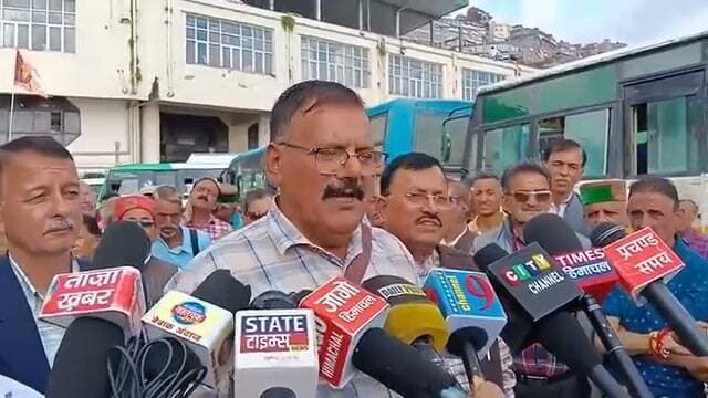 शिमला: HRTC बस स्टैंड में गरजे पेंशनर्स! सरकार को दी ये बड़ी चेतावनी, देखिए... 🚨