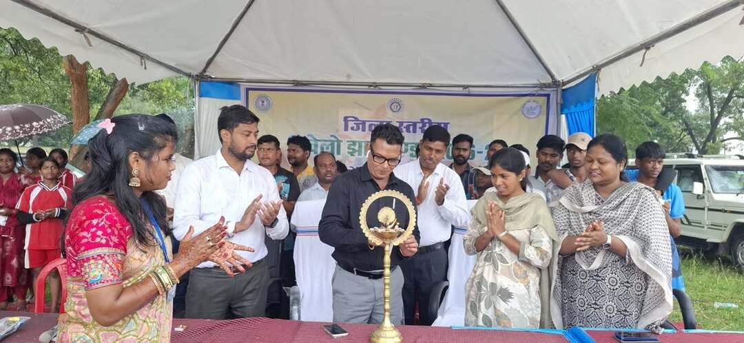 लोहरदगा में जिला स्तरीय खेलो झारखंड प्रतियोगिता शुरू, खिलाड़ियों ने दिखाया दमखम
