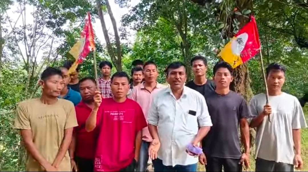 ঋষ্যমুখে তিপ্রা মথার প্রার্থীর সমর্থনে বাড়ি বাড়ি জনসংযোগ
ঋষ্যমুখ বিধানসভার অন্তর্গত গাবুরছড়া ভিলেজ কমিটির মগপাড়া, জামিনিপাড়া ও বৃন্দাবন টিলায় তিপ্রা মথা দলের প্রার্থী নীলাফ্রু মগের সমর্থনে বাড়ি বাড়ি জনসংযোগ কর্মসূচি অনুষ্ঠিত হয়। কর্মসূচিতে নেতৃত্ব দেন দলের সাউথ ডিস্ট্রিক্ট প্রেসিডেন্ট অরূপ দেব। এদিন দলের অন্যান্য নেতাকর্মীরাও জনসংযোগ কর্মসূচিতে অংশ নেন।
#ঋষ্যমুখ #তিপ্রামথা #গাবুরছড়া #ত্রিপুরা_রাজনীতি