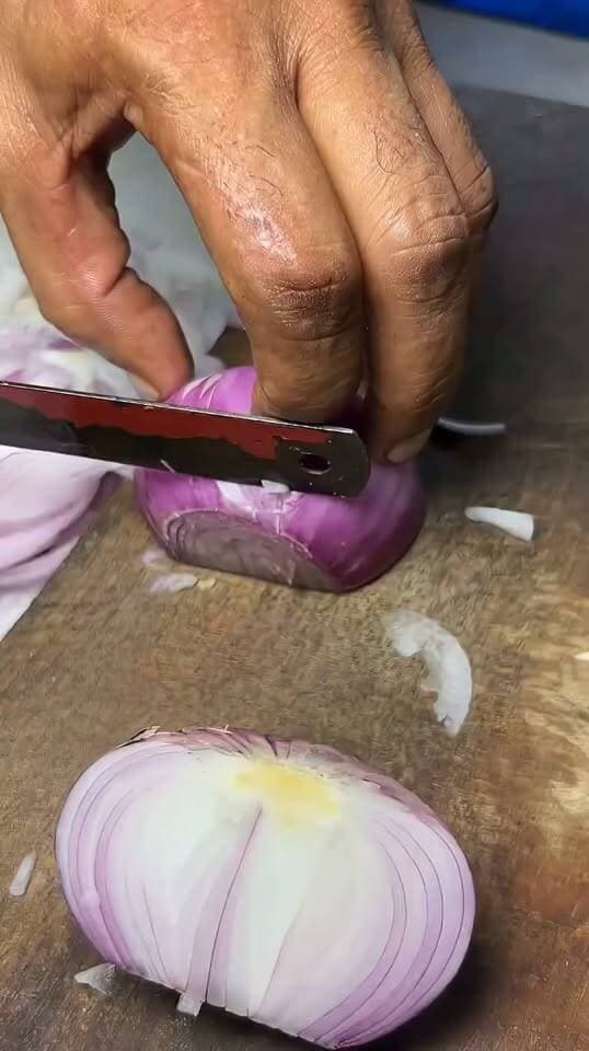 Dal Ke Bhakose Making In Huge Quantity 😍🔥 | Chauhan Pandit Patties Corner, Barra Kanpur
#DalKeBhakose #KanpurStreetFood #KanpurFood #StreetFood #IndianStreetFood #FoodLovers #DesiFood #Foodie #ViralFood