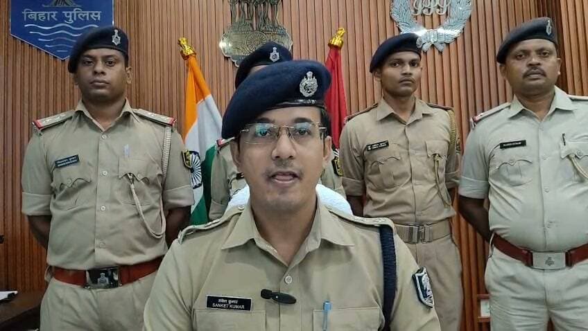 पटना में ऑपरेशन मुकसान के तहत कूल 61 मोबाइल क़ो पटना वेस्ट सिटी एसपी संकेत कुमार के द्वारा मोबाइल के वास्तविक मालिकों क़ो किया गया सुपुर्द, प्रेस कॉन्फ्रेंस कर सिटी एसपी ने दी जानकारी #cityspwest #patnapolice #OperationMuskaan #MobileHandover