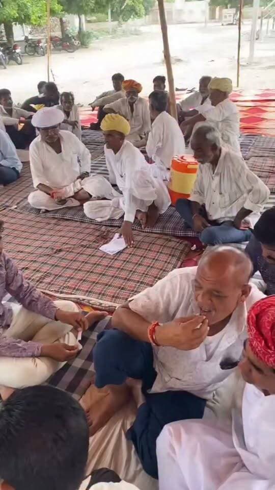 बालोतरा में लंबे समय से अवैध खनन करने वालो के खिलाफ सराना के लोग बैठे धरने पर,पूर्व मंत्री पहुंचे।
Barmer Police Balotra Police