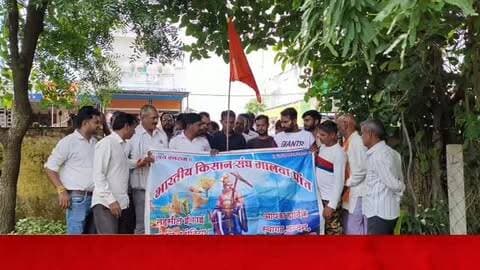 भा.कि.संघ ने पीएम और सीएम के नाम 50 सूत्रीय मांगों को लेकर मोहन बड़ोदिया तहसीलदार को ज्ञापन सौंपा