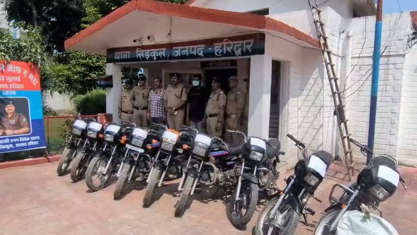 BIG BREAKING:: सिडकुल में वाहन चोर गैंग का पर्दाफाश! बंद फैक्ट्री बनी ‘चोरी की बाइक पार्किंग’, 9 दोपहिया बरामद, शातिर श्रवण गिरफ्तार - Bahadrabad News
=================
_*पूरी ख़बर पढ़ने के लिए नीचे दी गई ब्लू लाइन पर क्लिक करें।*_
👇👇
https://bahadrabadnews.com/big-breaking-vehicle-theft-gang-busted-in-sidcul-factory-closed/
*"बहादराबाद न्यूज़/ की खबरे व्हाट्सएप पर पाने के लिए ग्रुप से जुड़े.. क्लिक करे!*👇
https://chat.whatsapp.com/JRJhdKtAfvYEyJxTAHmU0W
=================
_*News by -SHAJAD ALI*_