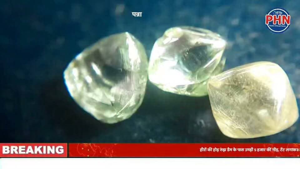 हीरों की होड़ रुंझ डैम के पास उमड़ी 5 हजार की भीड़, टेंट लगाकर ढूंढ रहे थे हीरे वन विभाग ने खदेड़ा।