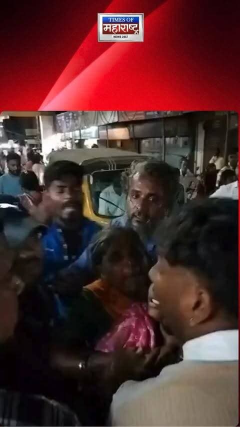 महात्मा फुले मंडई परिसरात अतिक्रमणाविरोधात कारवाई सुरू असताना पथारी व्यावसायिक आणि महापालिका कर्मचाऱ्यांमध्ये वाद झाल्याची घटना समोर आली आहे. कारवाईदरम्यान महापालिकेच्या कर्मचाऱ्यांना मारहाण झाल्याचा आरोप करण्यात येत आहे.
या घटनेनंतर महापालिका प्रशासनाच्या भूमिकेवरही प्रश्नचिन्ह उपस्थित होत आहे. अतिक्रमण कारवाईसाठी गेलेल्या कर्मचाऱ्यांवरच हल्ला होत असेल, तर प्रशासन यावर कठोर भूमिका कधी घेणार? मंडई परिसरातील अतिक्रमणांवर कारवाई करताना महापालिकेला नेमका कोणाचा दबाव आहे का, असा सवाल नागरिकांकडून उपस्थित केला जात आहे.
#PuneNews #MahatmaPhuleMandai #PMC #EncroachmentDrive #timesofMaharashtraNews