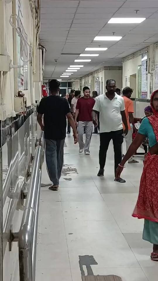 सीवर विवाद के बाद बवाल, 16 वर्षीय छात्र गंभीर रूप से घायल...
आदर्श नगर में सरेआम गुंडागर्दी का आरोप
#police
#Crime
#hospital
#voiceoffaridabad
#Voiceoffreedom