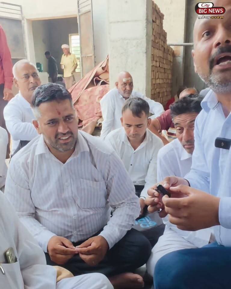 क्या बता पाएंगे यह जनाब आखिर इस गिलास में क्या है दूध पानी या चाय ?
#hisar #haryana #citybignews