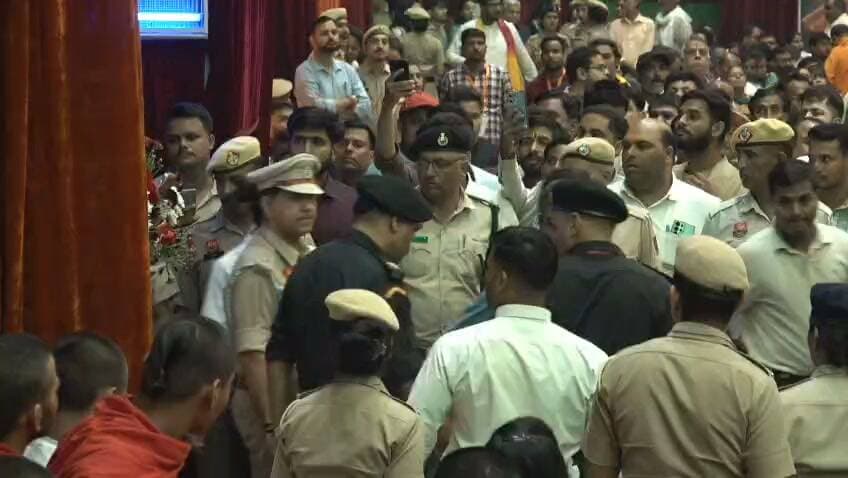 गणेश महोत्सव कार्यक्रम में माननीय राज्यपाल महोदय प्रोफेसर असीम कुमार घोष में पहुंचे,
Vipul Goel Nayab Saini Rakesh Kumar PMO India MLA Rajesh Nagar