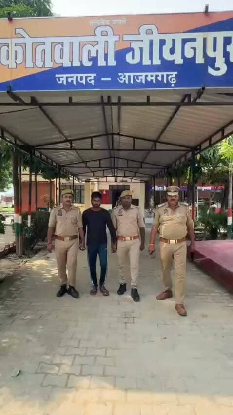 तीन साल से फरार 25 हजार का इनामी गिरफ्तार, घर में चोरी के मामले में था वांछित
https://abckhabar.in/?p=8347