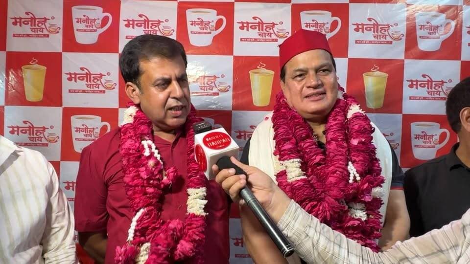 बरेली के बानखाने में मनोहर चाय का डॉक्टर अनीस बेग ने किया फीता काटकर उद्घाटन
#Bareilly #BanKhana #ManoharChai #DrAnisBeg #AnisBeg #BareillyNews #ChaiLovers #Inauguration #BareillyDarpan #BareillyUpdates #LocalNews #BareillyCity #UttarPradesh #TrendingNews #ViralNews