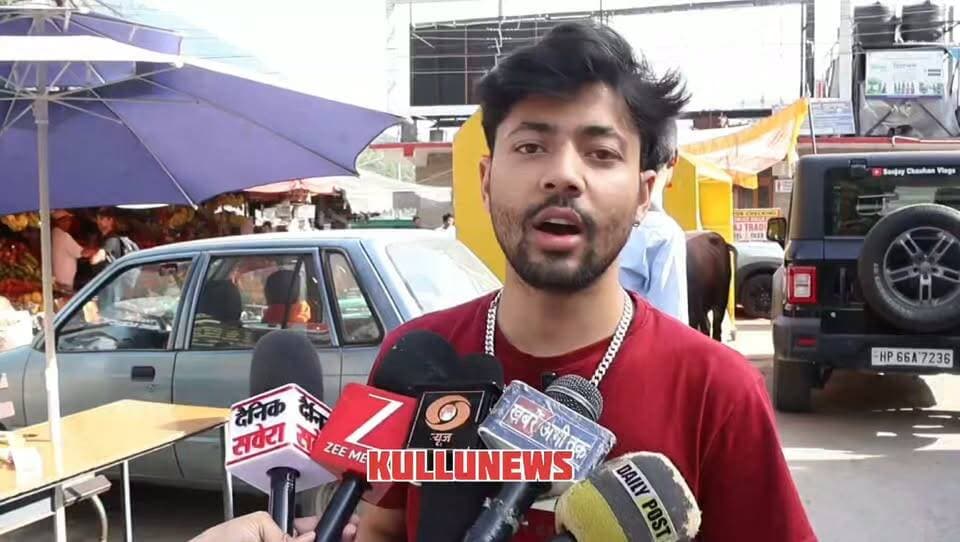 एचआरटीसी चालक का निलंबन हो खत्म
बस एक्सीडेंट की निष्पक्ष जांच करे एचआरटीसी प्रबंधन
वरना 23 सितंबर को होगा विशाल धरना प्रदर्शन
चालक के निलंबन के विरोध में आरम से मिले बंटी और संजय चौहान