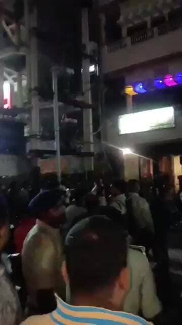 स्टेशन रोड स्थित अनीश होटल में छापेमारी। 4 महिलाएं व तीन पुरुष संदिग्ध अवस्था में पकड़े गए हैं