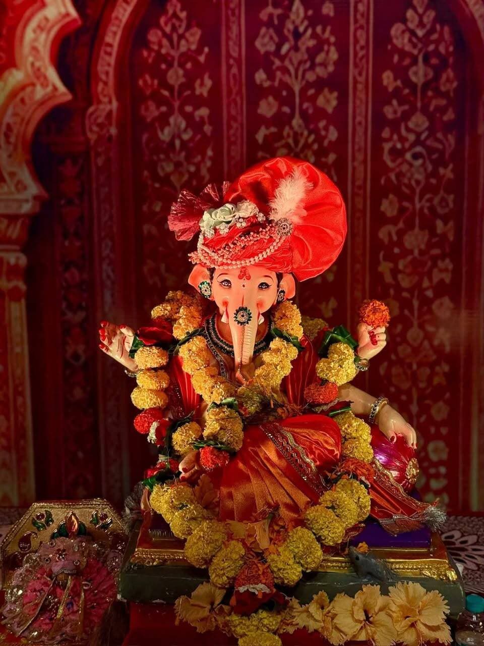 भाजपा जिला कार्यालय, सागर में विराजमान भगवान श्री गणेश जी की द्वितीय दिवस की संध्याकालीन आरती में मध्य प्रदेश शासन के कैबिनेट मंत्री माननीय श्री Prahlad Singh Patel जी ने सहभागिता कर भगवान श्री गणेश जी की आरती की।
जय श्री गणेश 🚩
BJP Madhya Pradesh Bharatiya Janata Party (BJP) BJP4Sagar Hemant Khandelwal Bhuppendra Siingh Shyam Tiwari Bhagwan parmar Dr Mohan Yadav