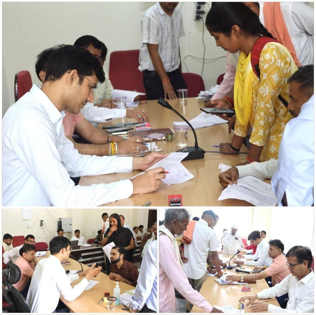 कलेक्टर ने सुनीं 315 लोगों की शिकायतें, 19 प्रकरणों के निपटारे के लिए समय-सीमा निर्धारित की👇
कलेक्टर लोकेश कुमार जांगिड़ की अध्यक्षता में मंगलवार को जिला मुख्यालय पर आयोजित जनसुनवाई में जिलेभर से आए नागरिकों की समस्याएं एवं शिकायतें सुनी गईं। जनसुनवाई में कुल 315 आवेदकों ने अपनी समस्याओं से संबंधित आवेदन प्रस्तुत किए। इनमें से 19 प्रकरणों को समय-सीमा (टीएल) में दर्ज कर संबंधित विभागों को निराकरण के लिए अग्रेषित किया गया।
जनसुनवाई के दौरान कलेक्टर ने गंभीर एवं महत्वपूर्ण प्रकृति के आवेदनों पर स्वयं संज्ञान लेते हुए संबंधित अधिकारियों को तत्काल आवश्यक कार्रवाई के निर्देश दिए। उन्होंने कहा कि जनसुनवाई में प्राप्त प्रत्येक आवेदन को संवेदनशीलता एवं गंभीरता के साथ लेते हुए गुणवत्तापूर्ण और समयबद्ध निराकरण सुनिश्चित किया जाए। नागरिकों को अपनी समस्या के समाधान के लिए अनावश्यक रूप से कार्यालयों के चक्कर न लगाने पड़ें और उन्हें निर्धारित समय में राहत मिले, यह अधिकारियों की प्राथमिक जिम्मेदारी है।
जनसुनवाई में नागरिकों द्वारा राजस्व एवं भूमि संबंधी विवाद, छात्रवृत्ति, अतिथि शिक्षक, स्वास्थ्य सेवाएं, सामाजिक न्याय, पेंशन, स्वच्छता, अतिक्रमण, सिंचाई सहित विभिन्न विभागों से संबंधित समस्याओं एवं शिकायतों के आवेदन प्रस्तुत किए गए। कलेक्टर श्री जांगिड़ ने आवेदनों का गंभीरतापूर्वक अवलोकन करते हुए संबंधित अधिकारियों को निर्देशित किया कि प्रत्येक आवेदन को जन आकांक्षा पोर्टल पर दर्ज कर निर्धारित समय-सीमा में आवश्यक कार्रवाई सुनिश्चित करें। उन्होंने यह भी निर्देश दिए कि आवेदकों को उनके प्रकरण की प्रगति एवं निराकरण की स्थिति से समय-समय पर अवगत कराया जाए।
कलेक्टर ने अधिकारियों को निर्देशित किया कि जनसुनवाई में प्राप्त आवेदनों के निराकरण में किसी प्रकार की लापरवाही अथवा अनावश्यक विलंब न हो। प्रकरणों के निराकरण में संबंधित विभाग आपसी समन्वय के साथ कार्रवाई करें तथा की गई कार्रवाई का स्पष्ट एवं संतोषजनक प्रतिवेदन प्रस्तुत करें।
जनसुनवाई में जिला पंचायत के मुख्य कार्यपालन अधिकारी कमलेश कुमार भार्गव, अपर कलेक्टर अश्विनी कुमार रावत, संयुक्त कलेक्टर आर.के. सिन्हा, एसडीएम, डिप्टी कलेक्टर भरत कुमार, उमेश अवस्थी सहित विभिन्न विभागों के जिला अधिकारी उपस्थित रहे।